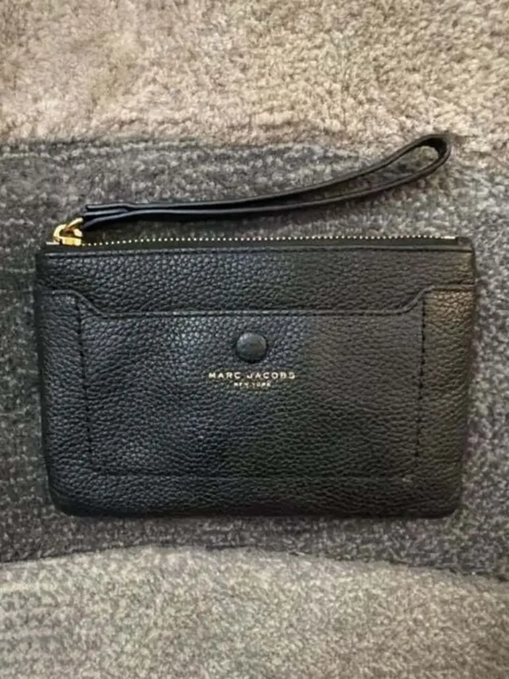 Marc Jacobs Pebbled Leather Wristlet Clutch in Black